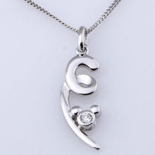 迪士尼925銀電鍍白金項墜 傳遞純真與浪漫的情人節禮物